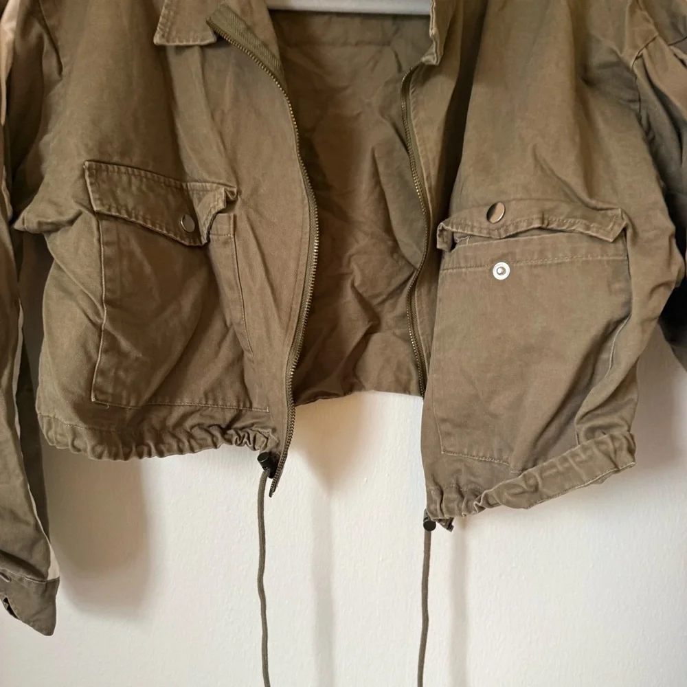 Windsor Olive Cropped Utility Jacket with Drawstring - Picture 4 of 7